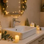 Modernes Badezimmer mit weihnachtlicher Dekoration, Lichterkette, Eukalyptus und Kerzen
