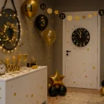 Moderner Flur mit goldener Silvesterdeko, Ballons, Lichterkette und Countdown-Uhr